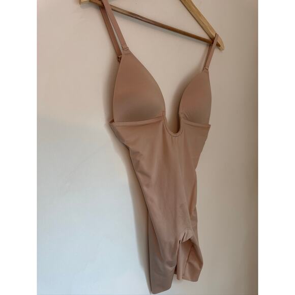 Spanx Suit Your Fancy Plunge Low Back Mid Thigh Bodysuit Shapewear, Small - Picture 9 of 10